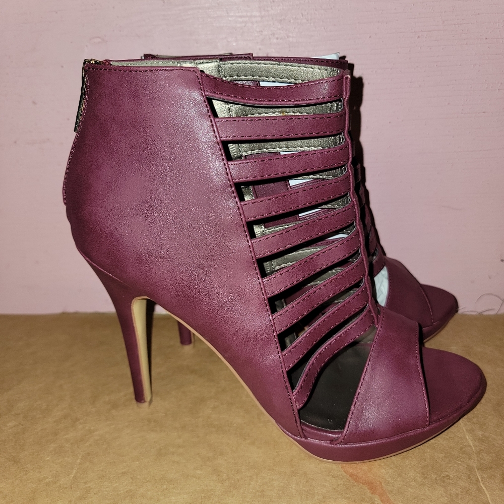 Barley worn stepping out heels👠👠